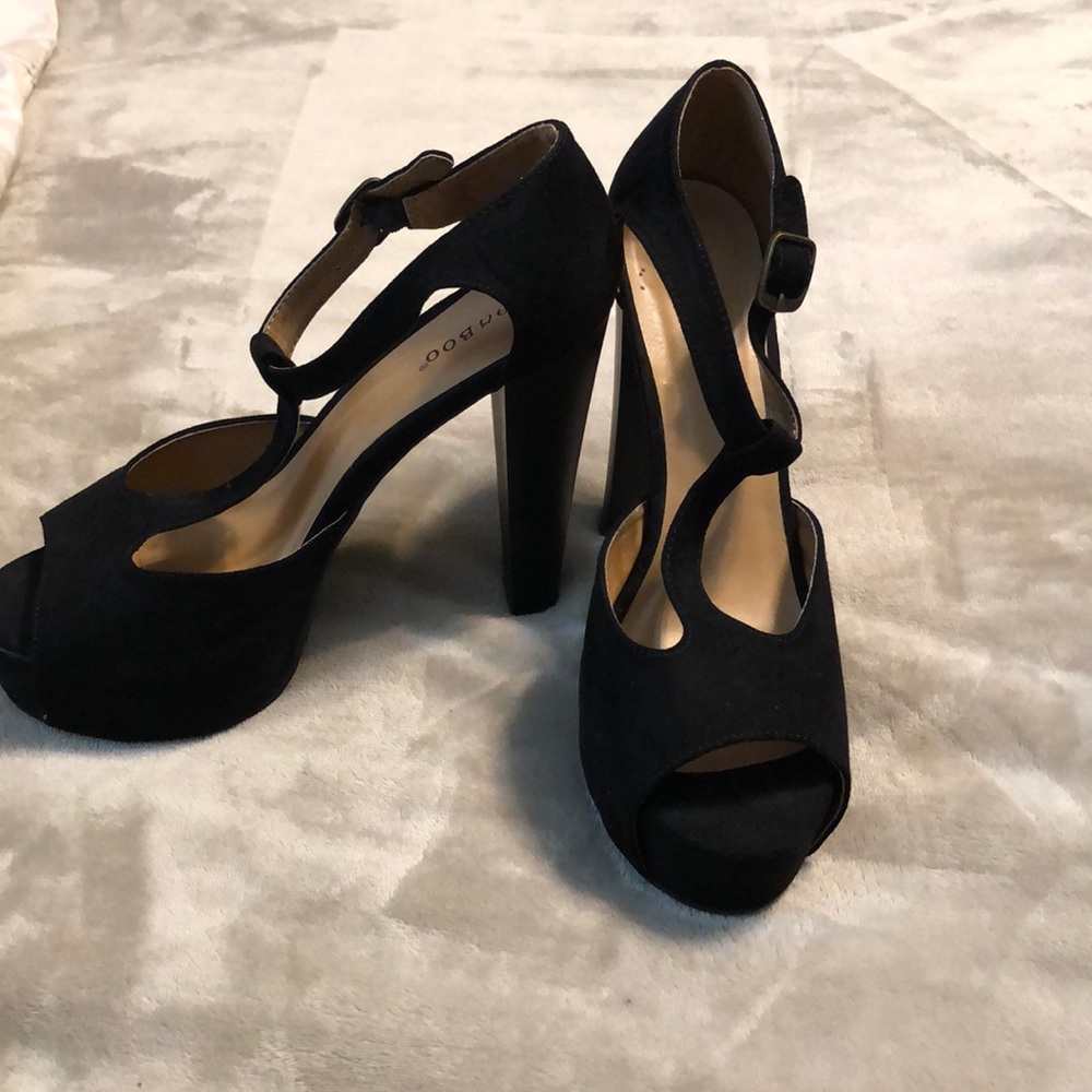 Heels - Picture 2 of 3